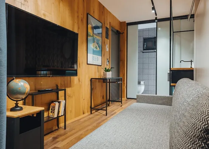 Kemp Glamping By One66