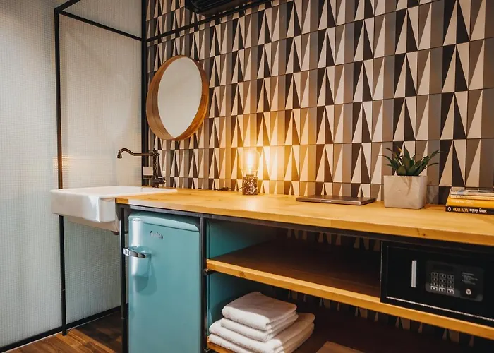 Kemp Glamping By One66