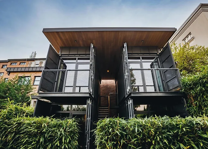 Kemp Glamping By One66